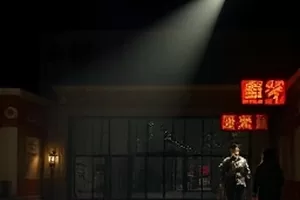 《铁皮信箱》锈迹信箱特写，箱门上贴着手写门牌
