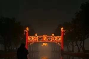 《半城灯火》夜里居民楼窗户逐层亮起的画面截图